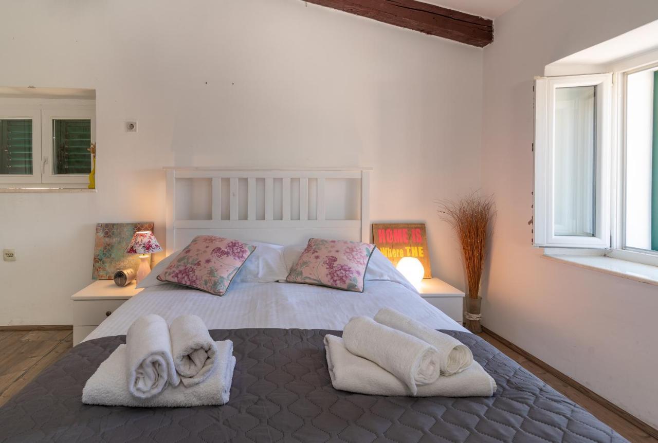 Apartment Ana Trogir Exteriör bild